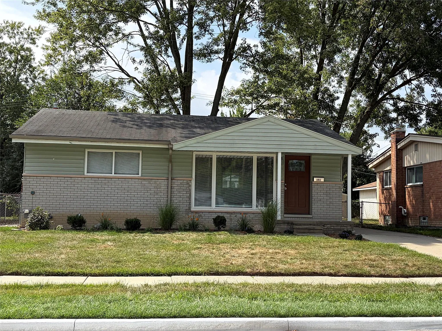 3 bed, 1.5 bath, 1036 sqft, $2,300 — Photo 1