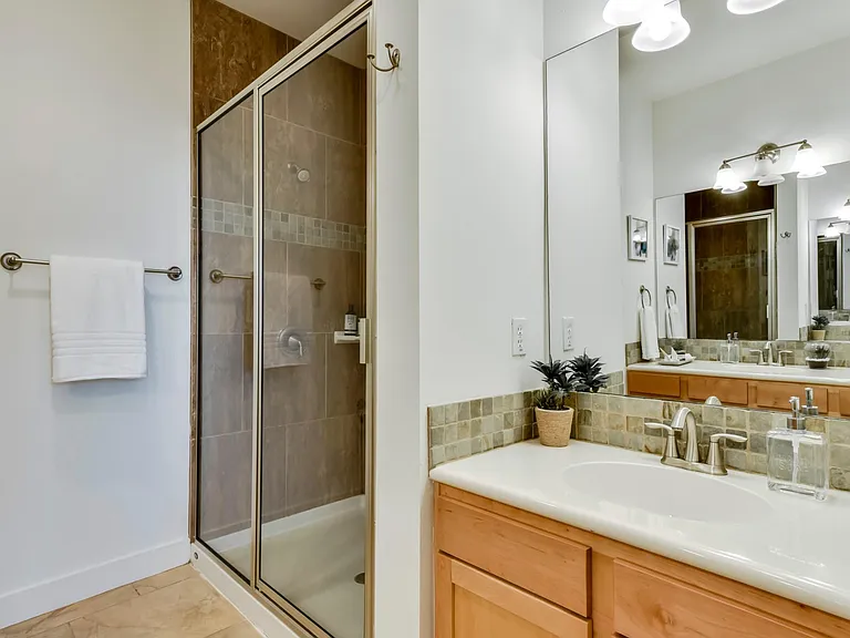 2608 E 6th St #8 — Photo 16