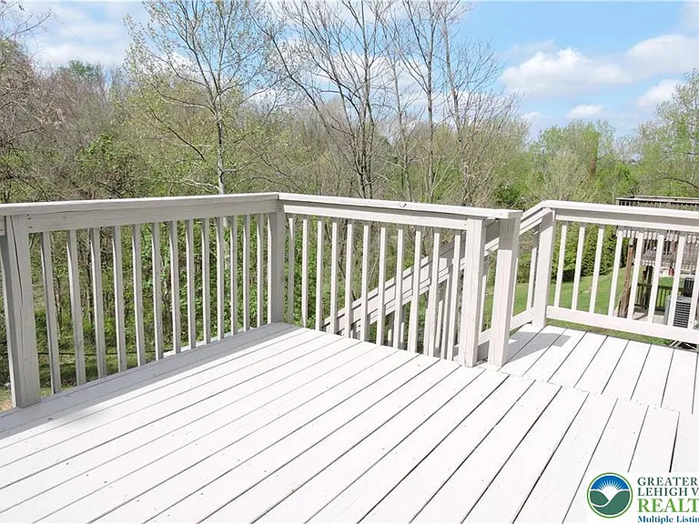 107 Highlands Blvd — Photo 4