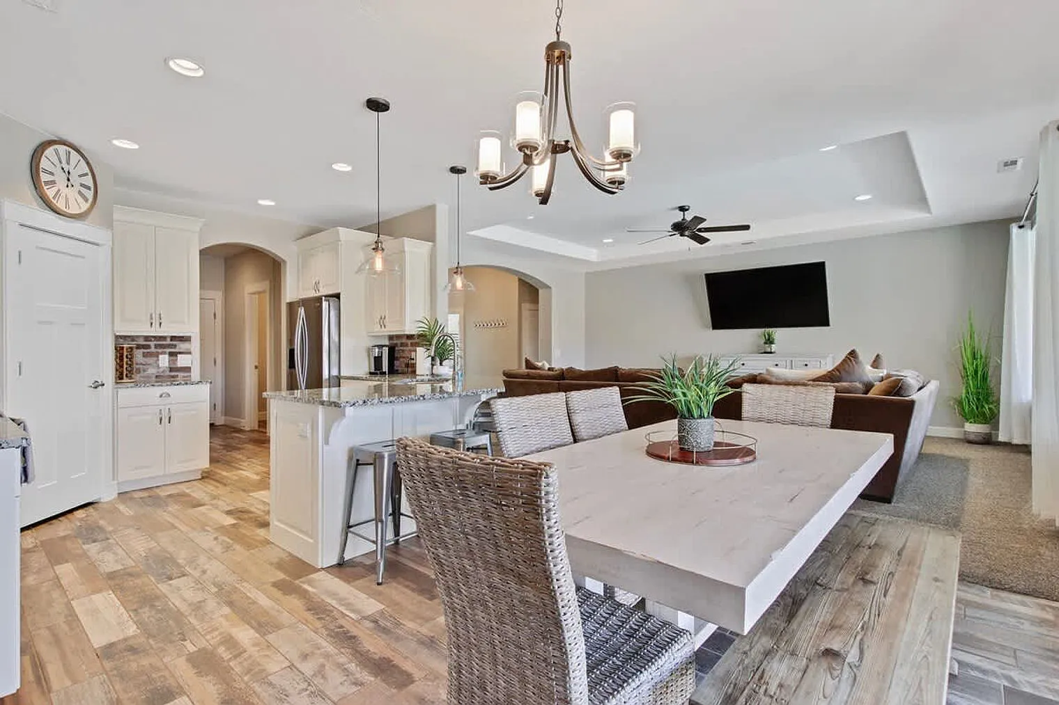4 bed, 2.0 bath, $12,369 — Photo 2