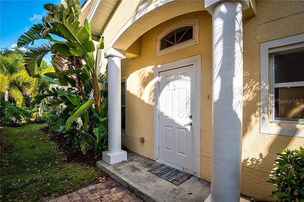 2 bed, 2.0 bath, 1451 sqft, $4,200 — Photo 2