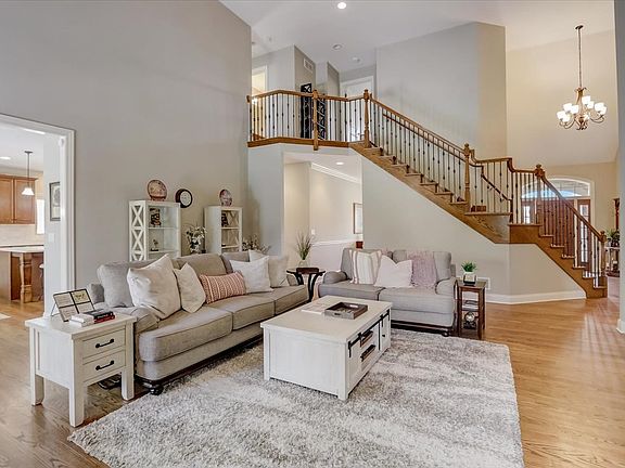 3rd image of 3691 Heathmoor Dr