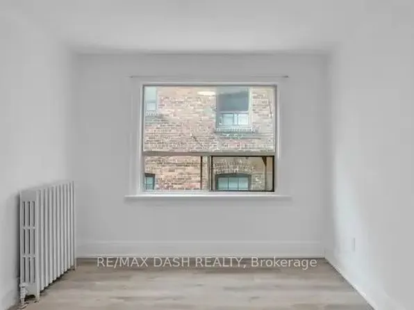 917 Saint Clair Ave W #30, Toronto, ON M6C 1C7