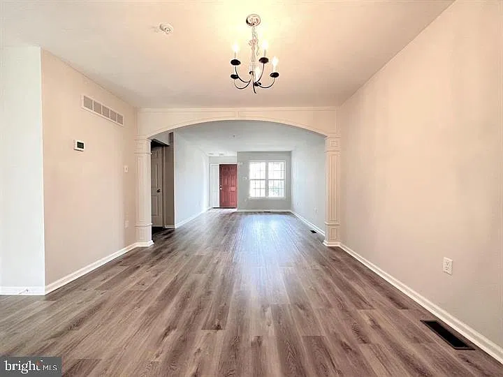 4 bed, 2.5 bath, 2218 sqft, $3,400 — Photo 4