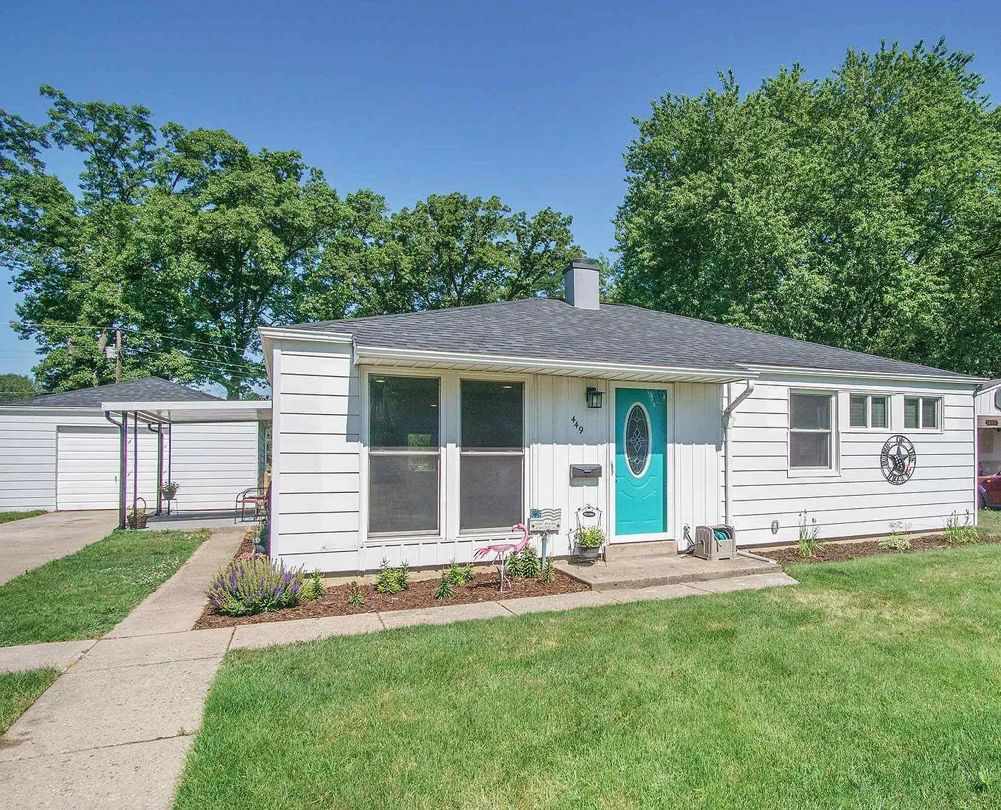 449 Manchester Dr photo 1
