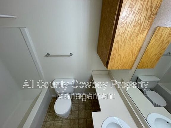 5th image of 509 E Curtis St APT 201
