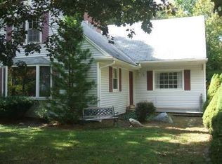 28 Mallett Dr, Topsham, ME 04086