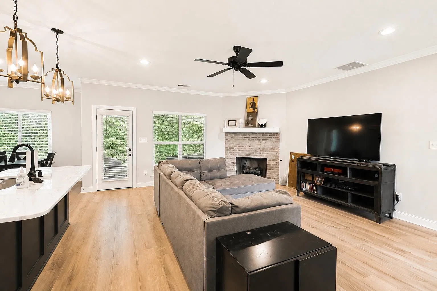 5 bed, 3.0 bath, 2603 sqft, $2,900 — Photo 4