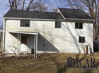 4614 N 3rd St, Luna Pier, MI 48157