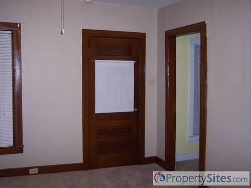 4th image of 122 E Hosmer