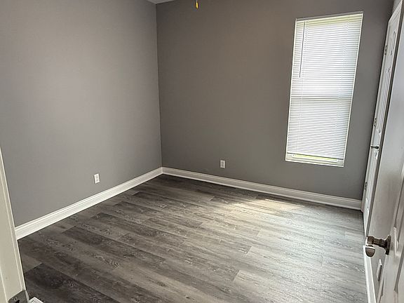 4th image of 352 W 116th St