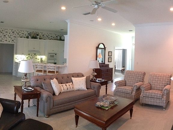 3rd image of 1011 Bushwood Dr