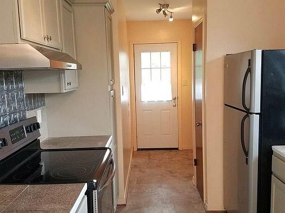 2nd image of 862 Amberway Dr