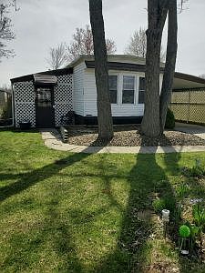 1st image of 124 Birchbark Dr #124