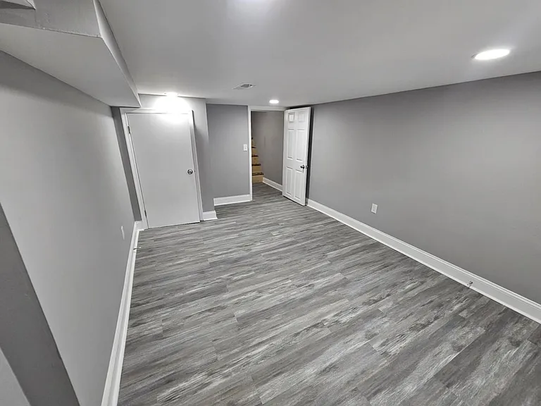 1111 W Hamburg St — Photo 13