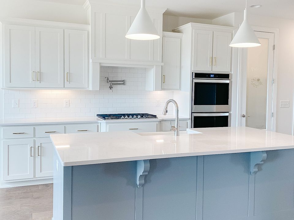 1st image of 382 Broughton St Lot 98