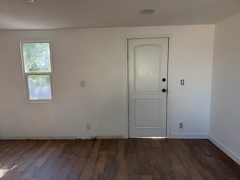2954 Desert St #B — Photo 8