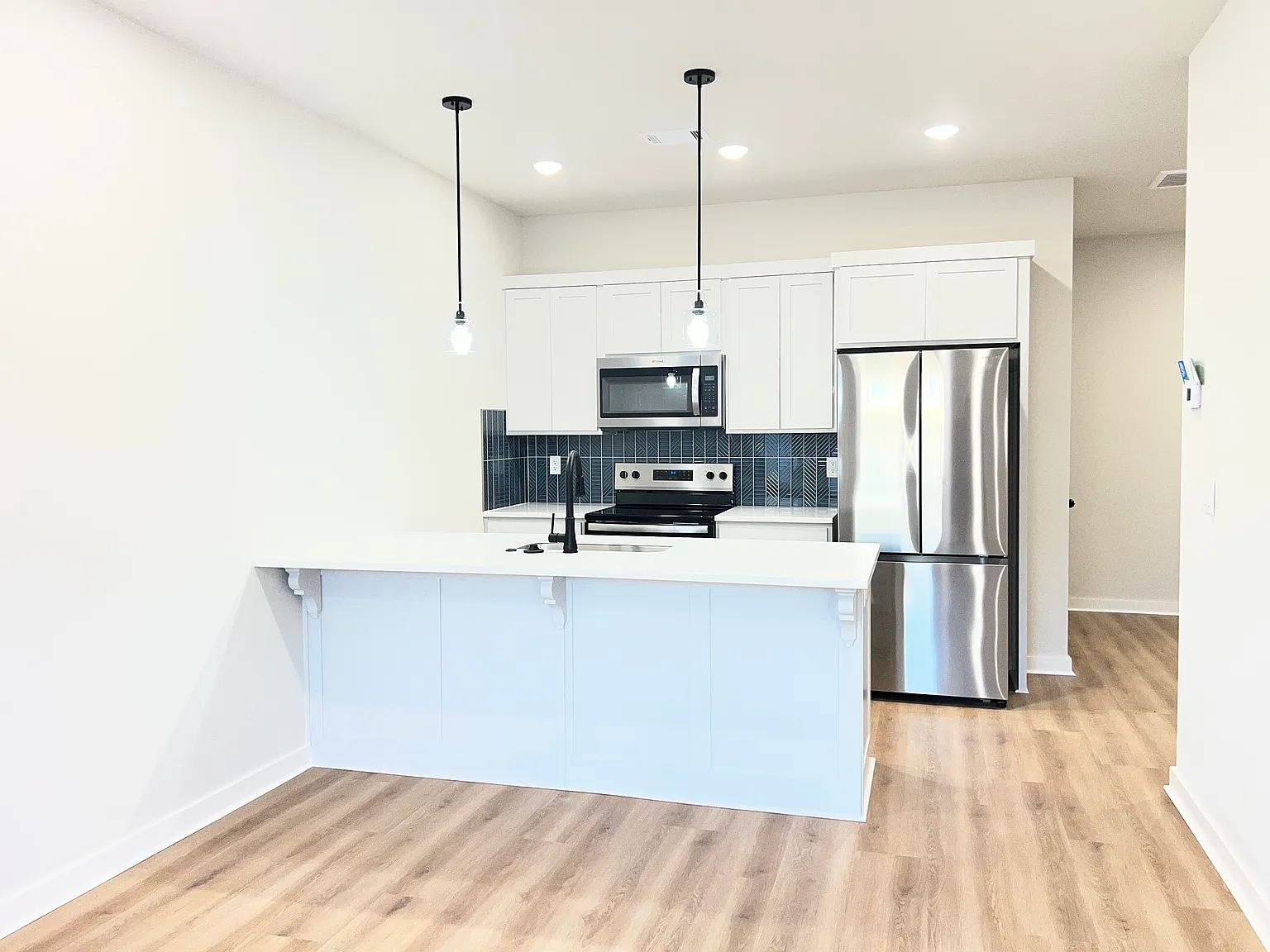 3 bed, 2.5 bath, 1503 sqft, $1,650 — Photo 2
