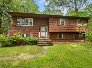 10 Maplewood Dr, East Lyme, CT 06333