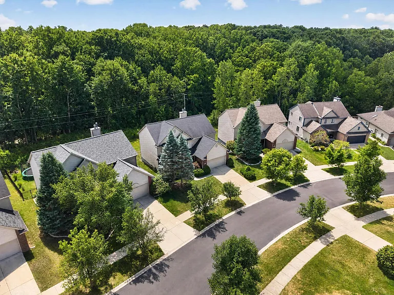 392 Sedgewood Ln — Photo 49