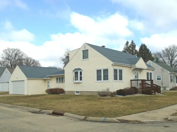 1221 W 7th Ave, Rochelle, IL 61068