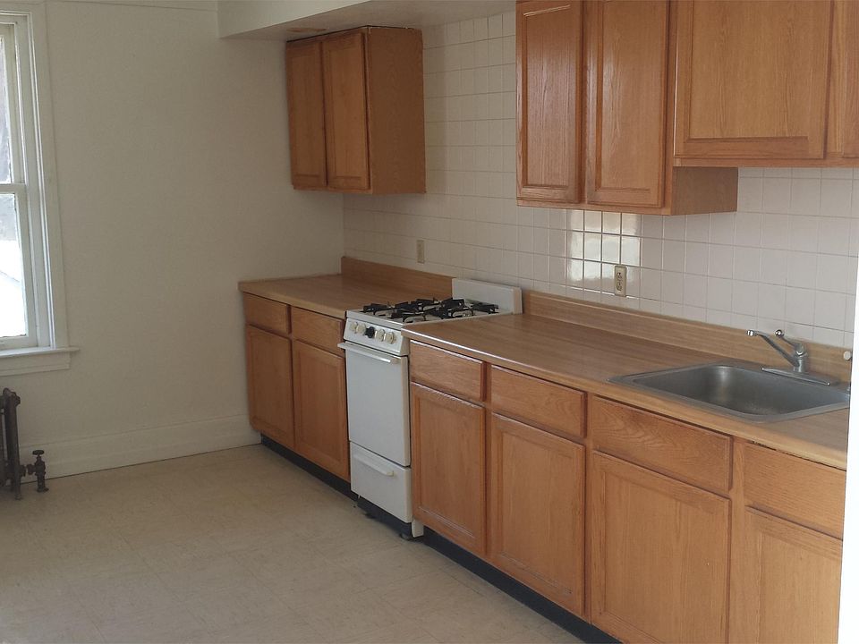 2nd image of 99 Oak St APT 2D