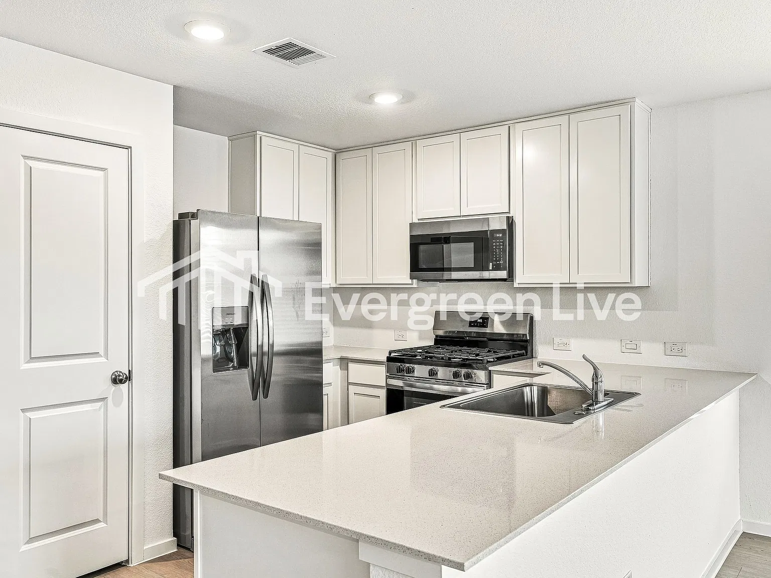4 bed, 2.0 bath, 1716 sqft, $1,850 — Photo 3