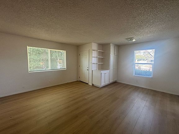 4th image of 45309 10th St W
