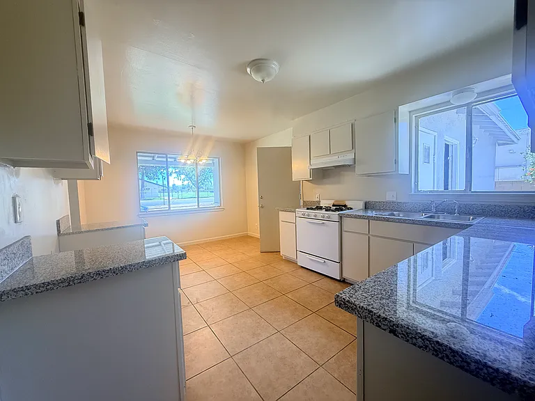 4641 N Fresno St — Photo 10