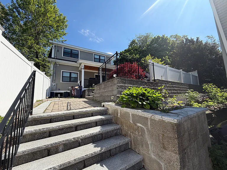32 Fremont Ave — Photo 12