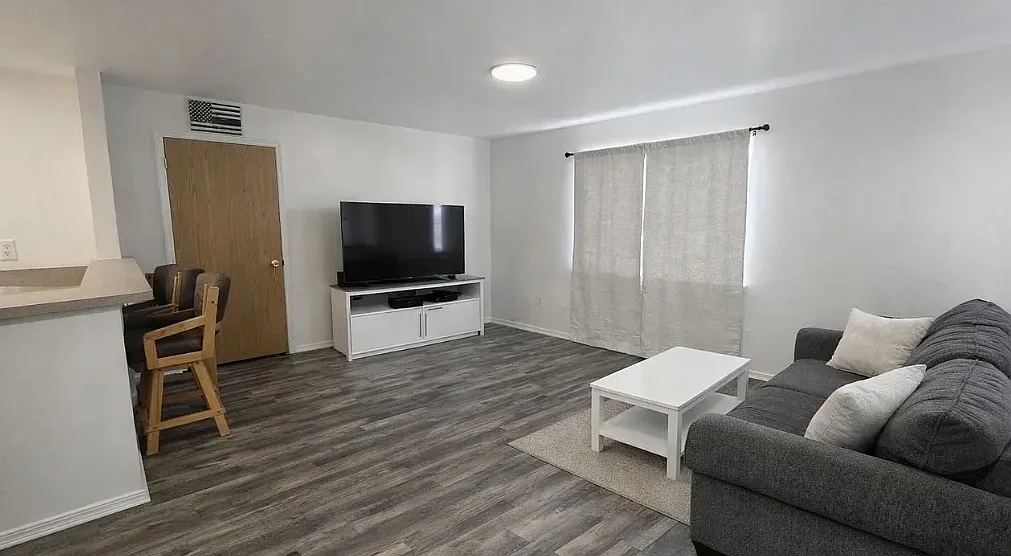 2 bed, 950 sqft, $1,450 — Photo 4