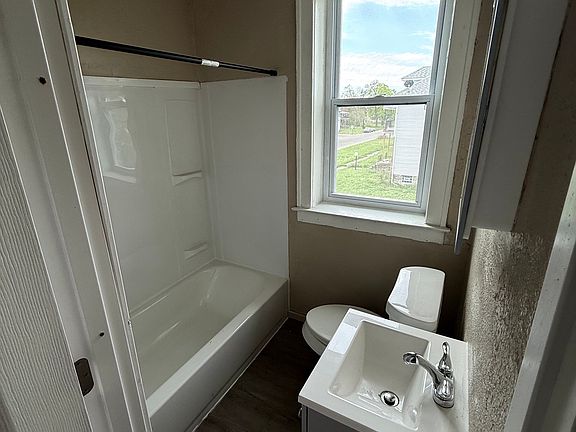 3rd image of 16853 Log Cabin St #6