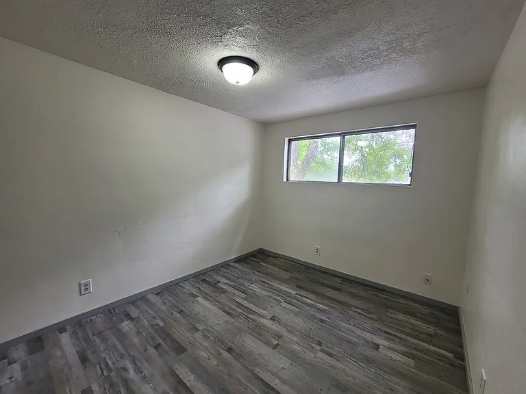 2785 Oak St — Photo 28