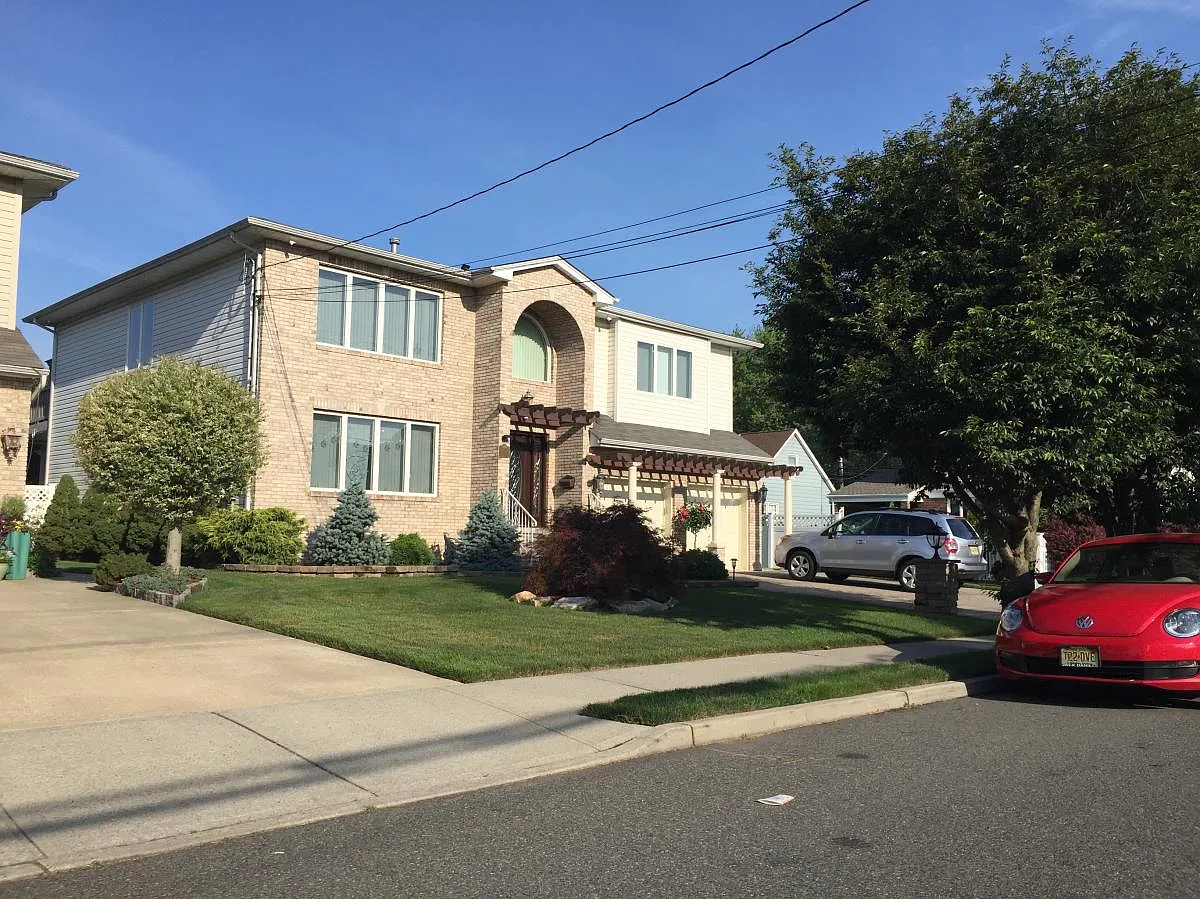 168 Ray St photo 1