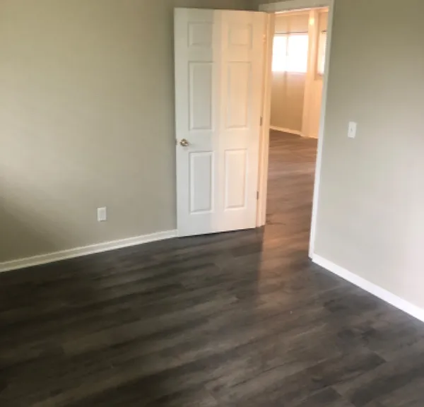 208 S Center St — Photo 13