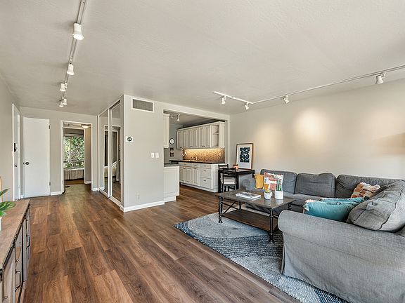 3rd image of 954 Lea Dr #1