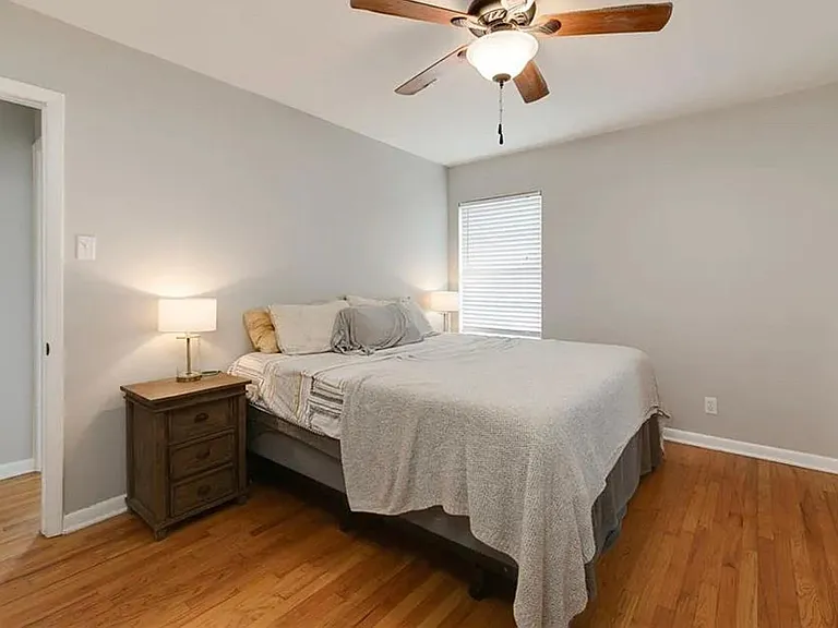 1806 Vine St — Photo 11