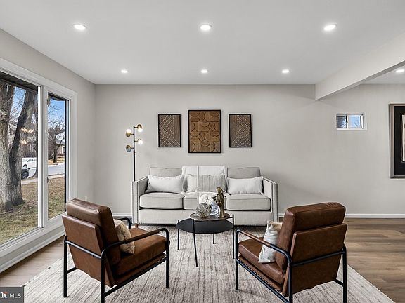 5th image of 301 Cardinal Rd