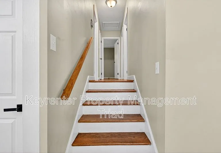 1821 W Meadowview Rd — Photo 9
