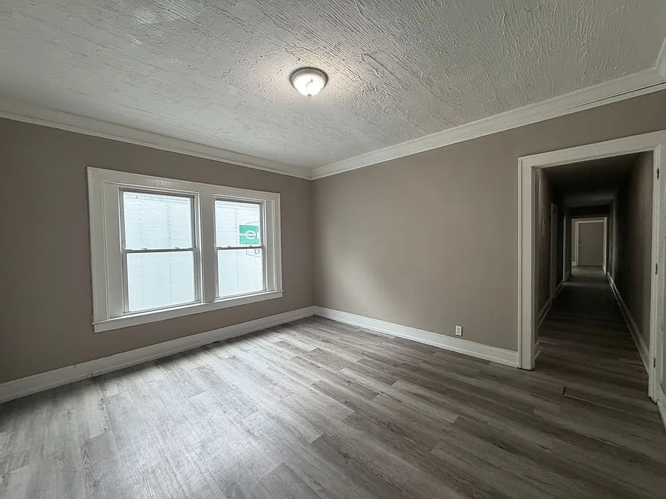 10703 Lee Ave