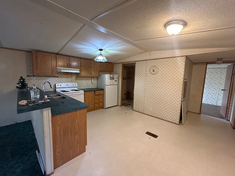 1834 Hylander Dr — Photo 7