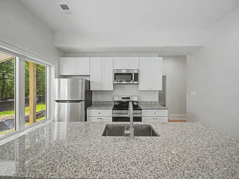 10205 Sorrel Ave — Photo 8
