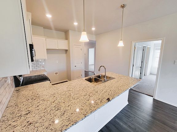 4th image of 1219 Lexington Dr #A