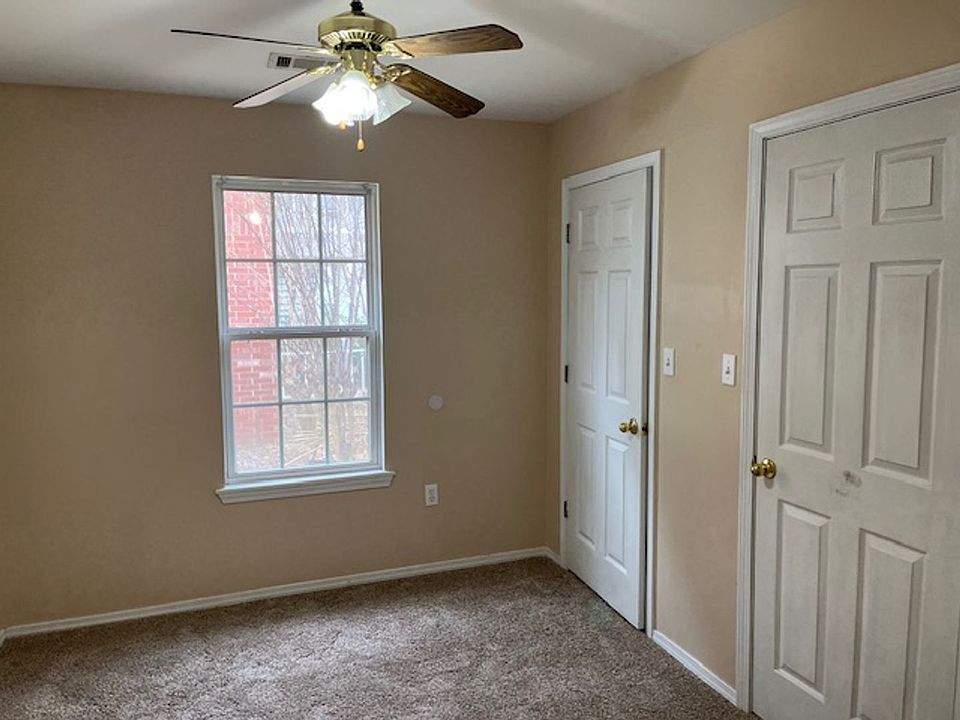 1st image of 415-419 N Fairbanks Cir