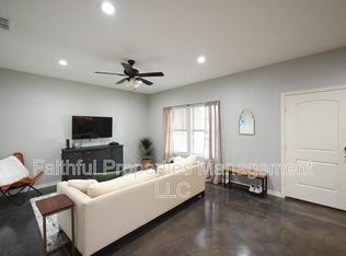 14221 County Road 452 Unit 1, Lindale, TX 75771