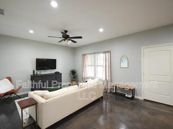 14221 County Road 452 Unit 1, Lindale, TX 75771