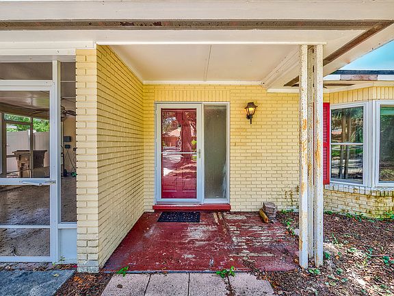 3rd image of 303 Saint Augustine Ave #3