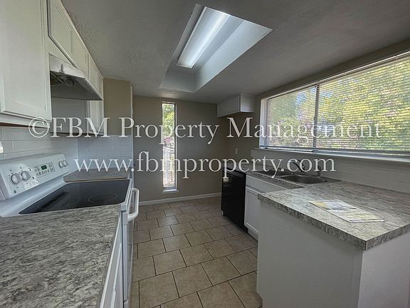 4th image of 1608 S Hall St