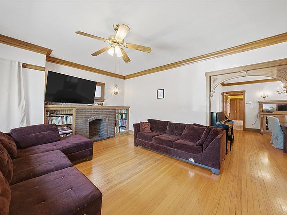 3rd image of 3032 Wisconsin Ave