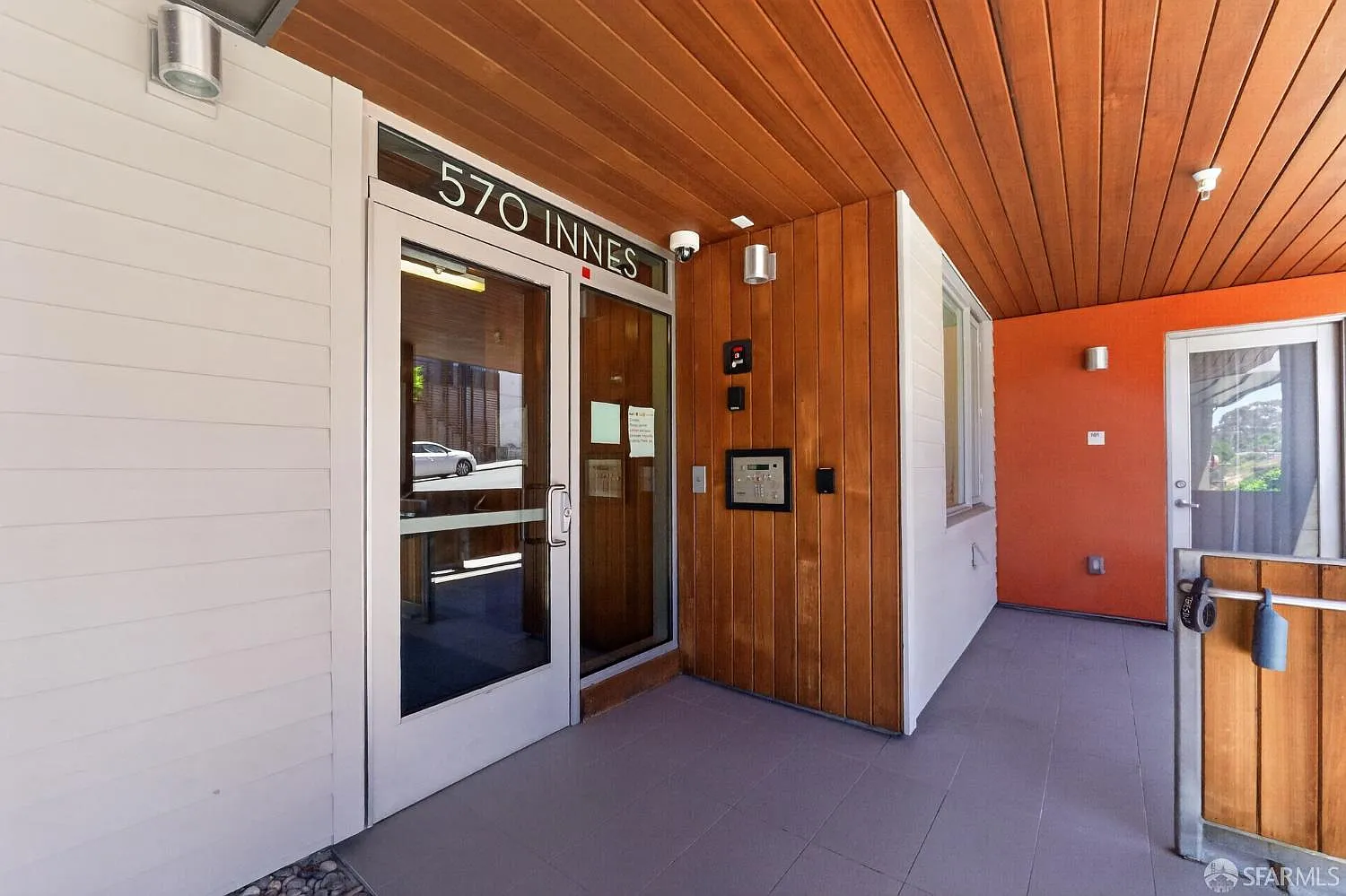 2 bed, 2.0 bath, 957 sqft, $4,300 — Photo 2